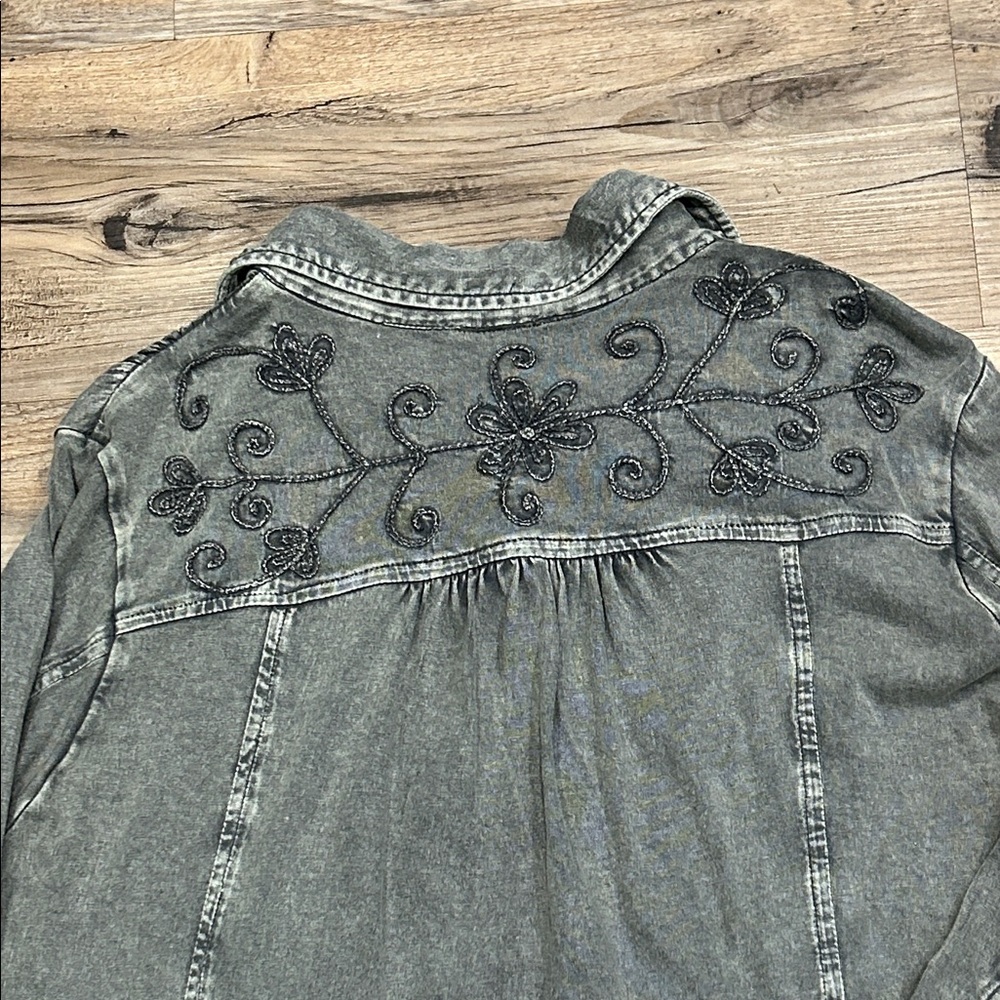 Parsley & Sage Charcoal Button-Up Shirt - Picture 11 of 14
